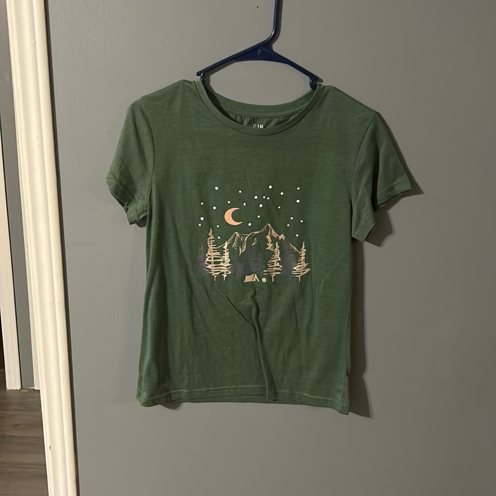 dark green t-shirt with silver and gold pattern moon landscape size s